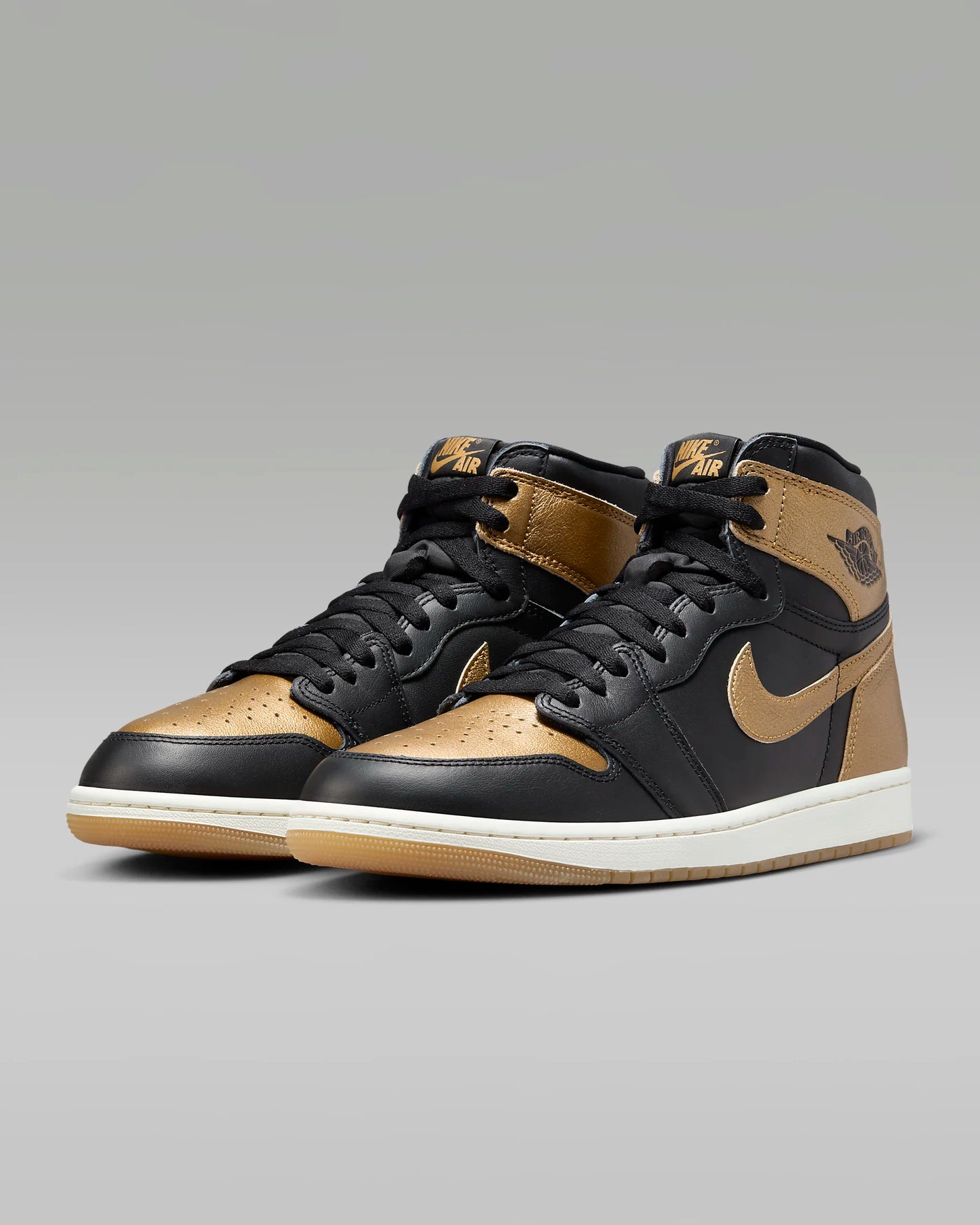 Air Jordan 1 Retro High OG 'Black and Gold'